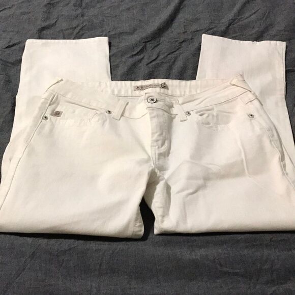 Woman’s white jean capris - Picture 1 of 3